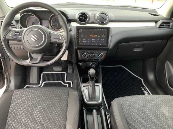  Grey Suzuki Swift Photo 3