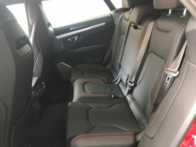  Red Lamborghini Urus Photo 11