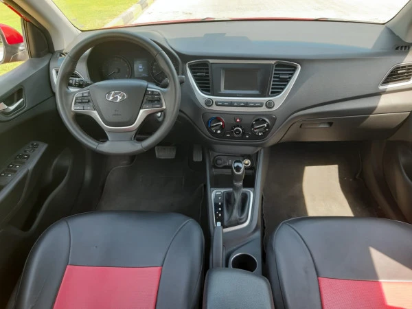  Bordeaux Hyundai Accent Photo 2