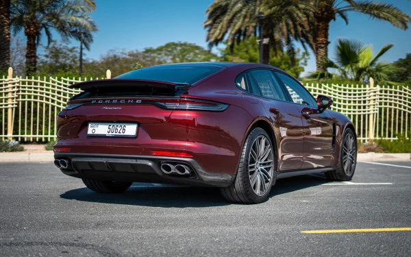  Бардовый Porsche Panamera Photo 2
