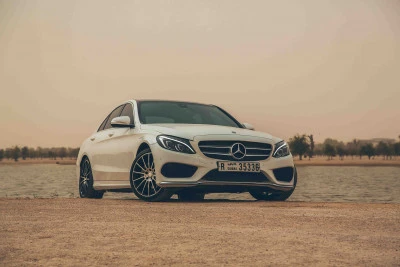  White Mercedes C 200 Photo 3