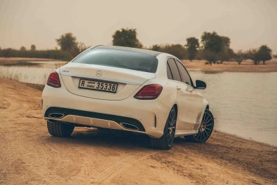  White Mercedes C 200 Photo 6