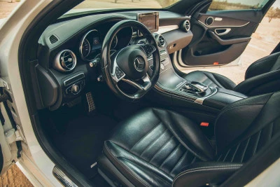  White Mercedes C 200 Photo 8