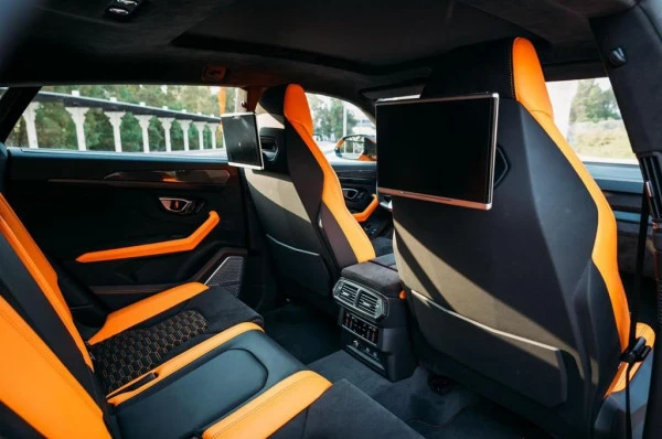  Orange Lamborghini Urus Capsule Photo 2