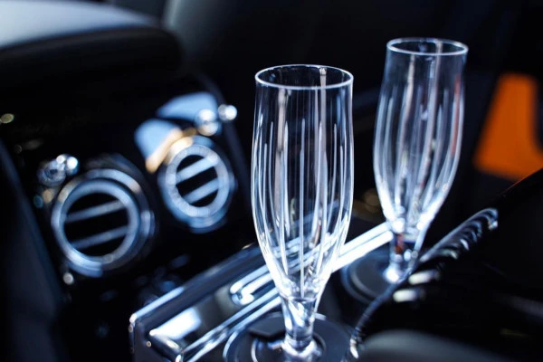  Negro Rolls Royce Cullinan Photo 6