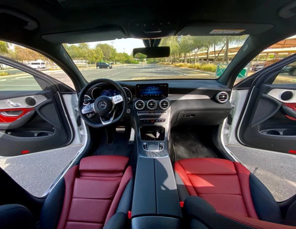  Жемчужно-белый Mercedes GLC 200 Photo 4