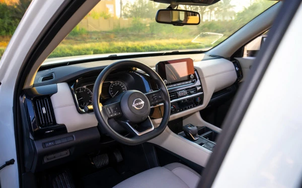  Pearl White Nissan Pathfinder Photo 7