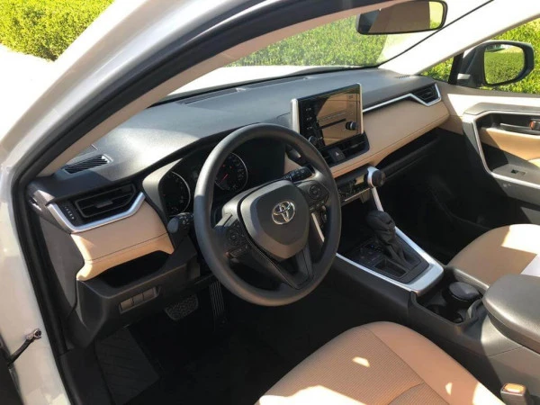  Pearl White Toyota RAV4 Photo 2