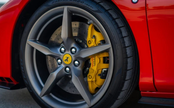  Rosso Ferrari F8 Tributo Spyder Photo 7