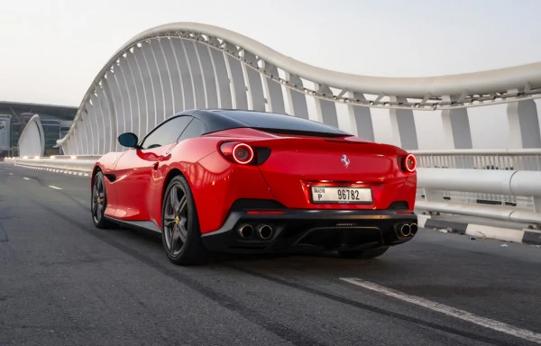 أحمر فيراري بورتوفينو روسو Black Roof Photo 5