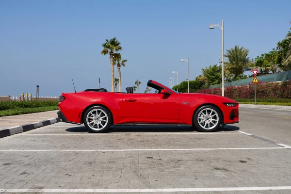 Red Ford Mustang V8 5.0L cabrio Photo 2