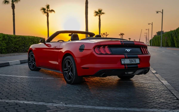  Red Ford Mustang Cabrio Photo 2