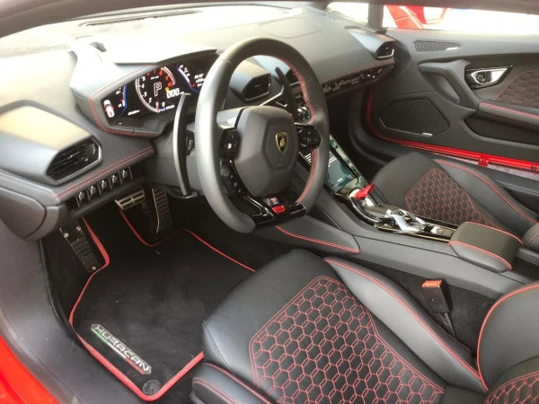  Rouge Lamborghini Huracan Evo Coupe Photo 4