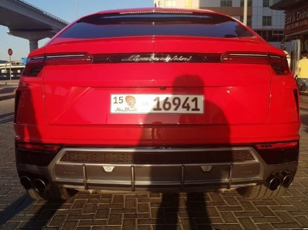  Red Lamborghini Urus Photo 3
