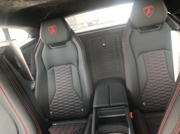  Red Lamborghini Urus Photo 5