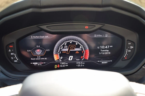  Red Lamborghini Urus Photo 5