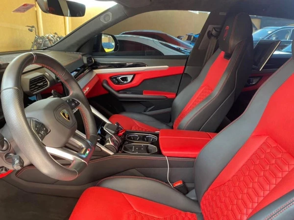  Red Lamborghini Urus Photo 4