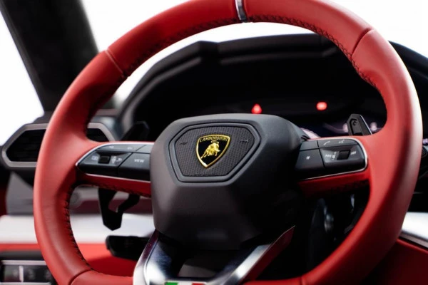  Rosso Lamborghini Urus Photo 2