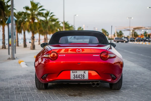 Rouge Mazda MX-5 Photo 2