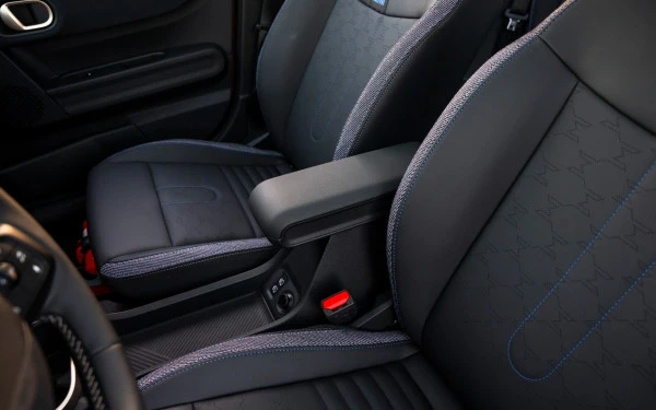  Red Mini Cooper S Photo 8