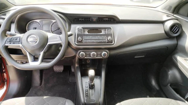  Red Nissan Kicks Photo 2