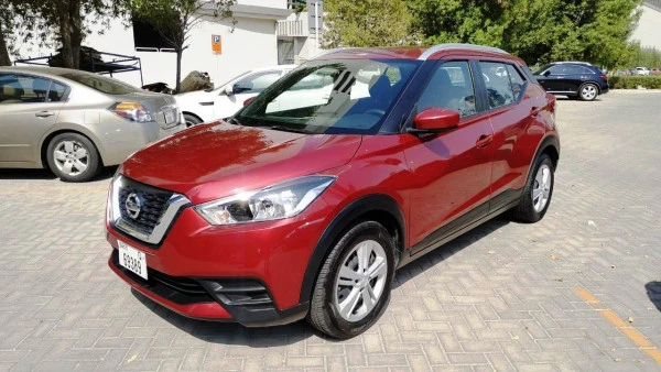  Red Nissan Kicks Photo 3