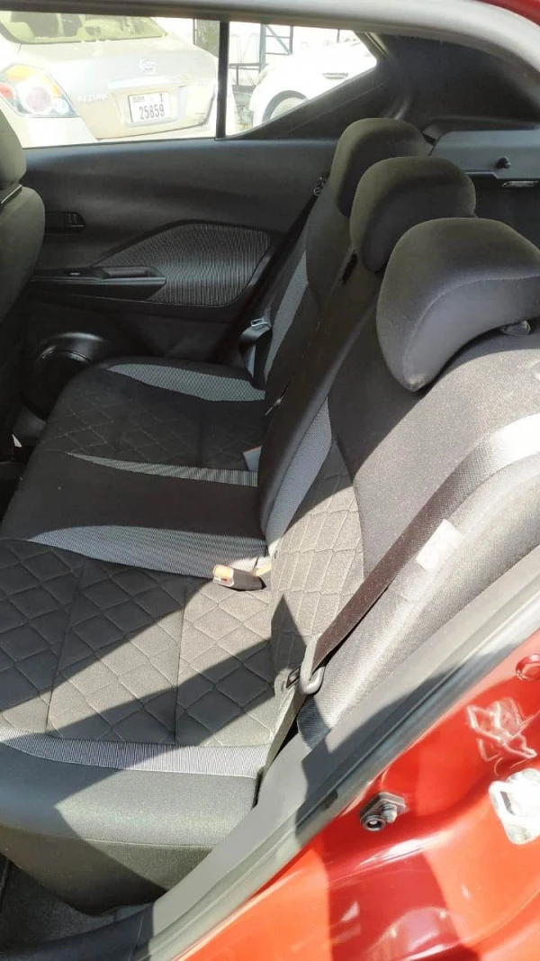  Red Nissan Kicks Photo 4