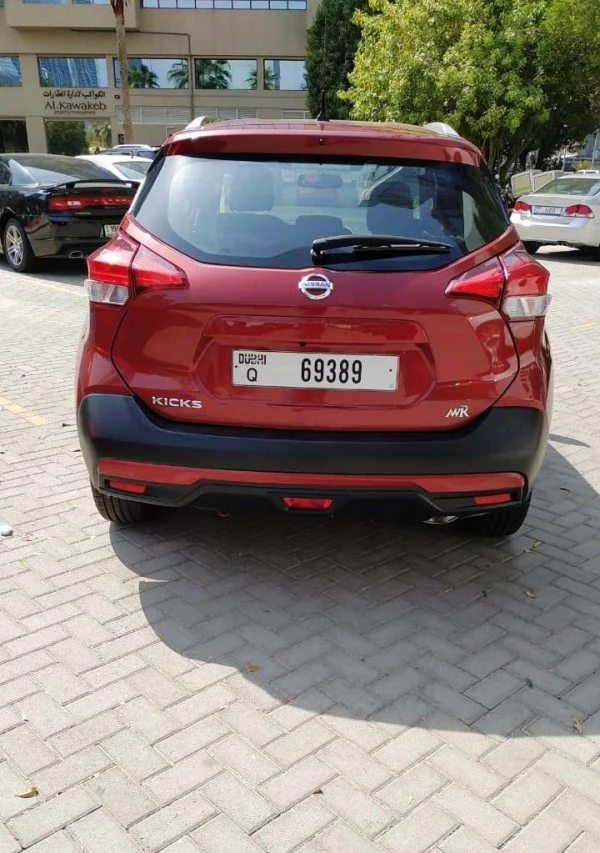  Red Nissan Kicks Photo 6