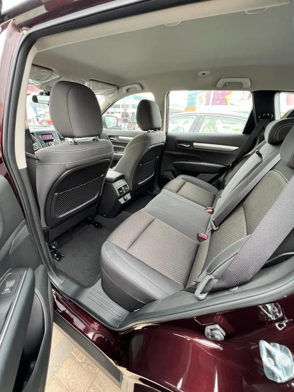  Red Renault Koleos Photo 5