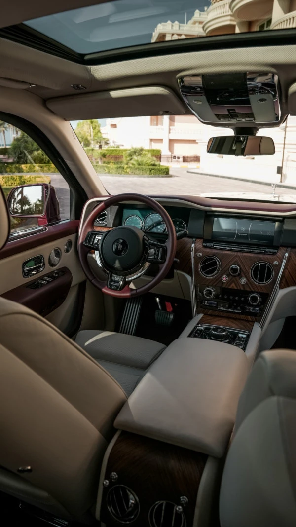  rojo Rolls Royce Cullinan Mansory Photo 3