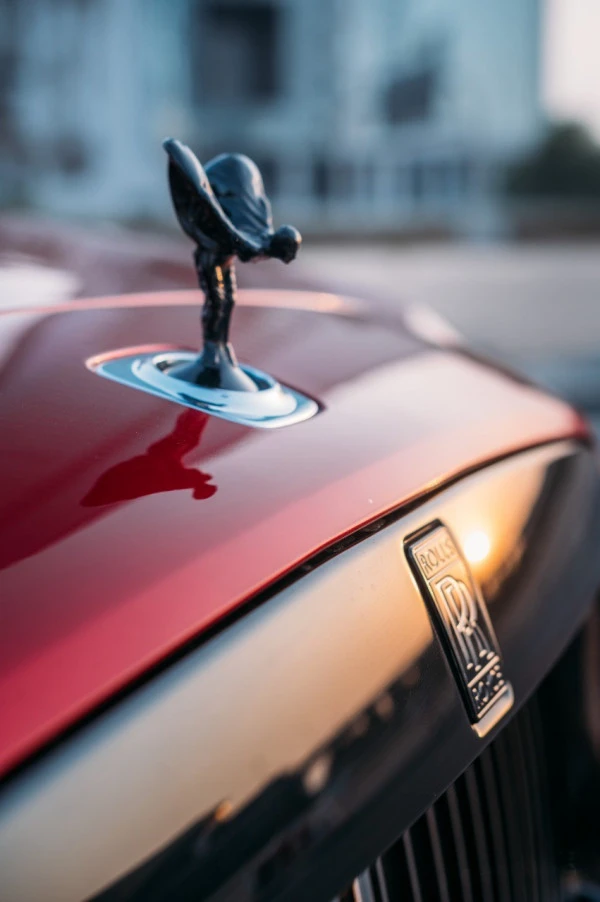  Red Rolls Royce Dawn Black Badge Photo 4