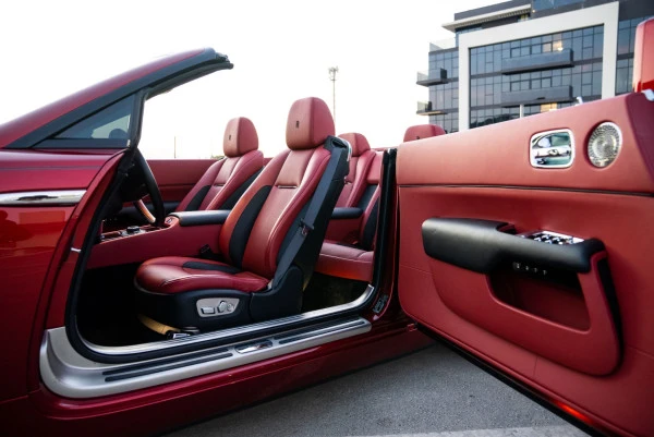  Rouge Rolls Royce Dawn Photo 3