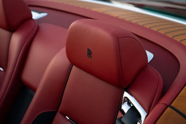  Rouge Rolls Royce Dawn Photo 9