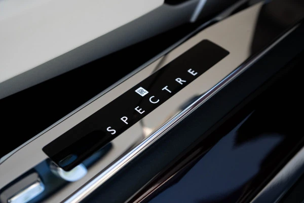  Red Rolls Royce Spectre Photo 5