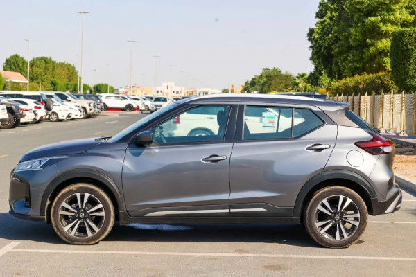  Gris Nissan Kicks Photo 3