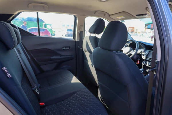  Gris Nissan Kicks Photo 4