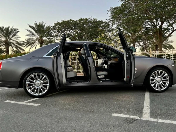  Silver Grey Rolls Royce Ghost Photo 3
