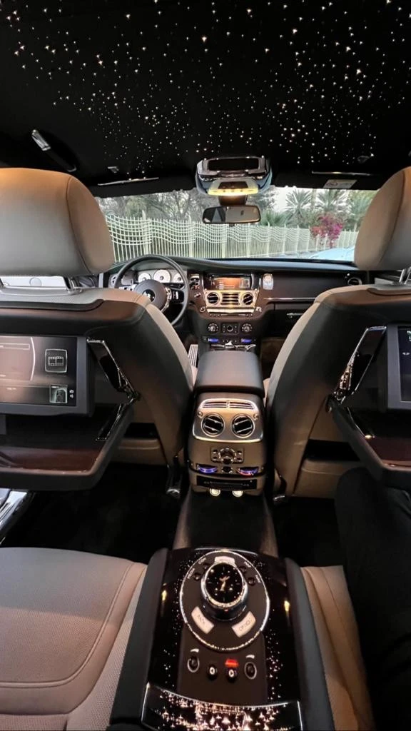  Silver Grey Rolls Royce Ghost Photo 4