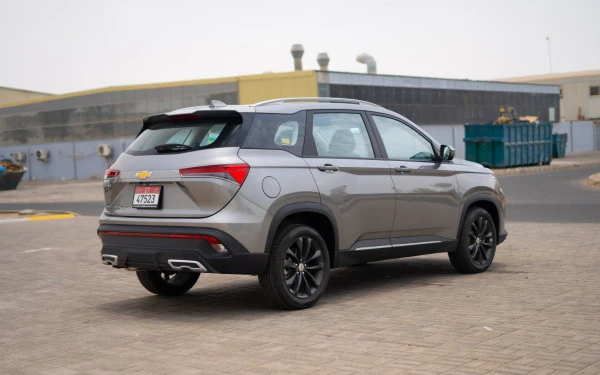  Silver Chevrolet Captiva Photo 4