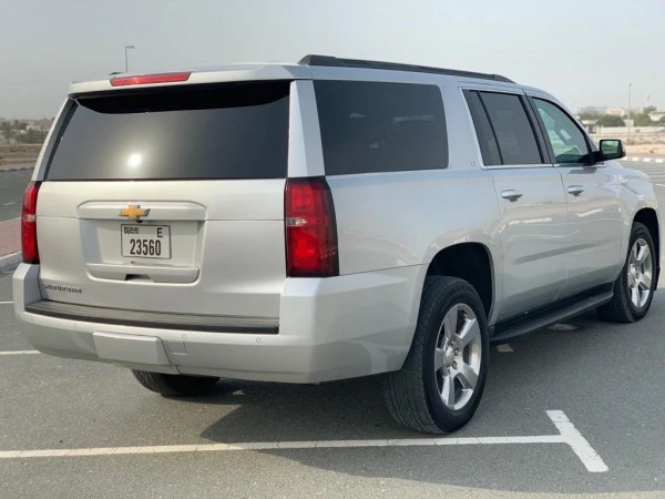  Silver Chevrolet Suburban Photo 2