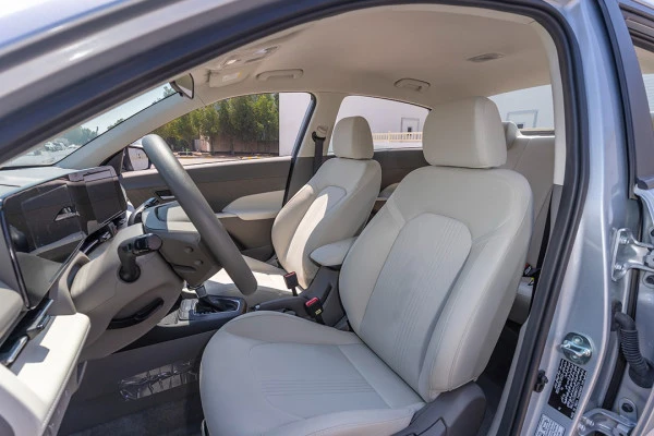  Silver Hyundai Accent Photo 7