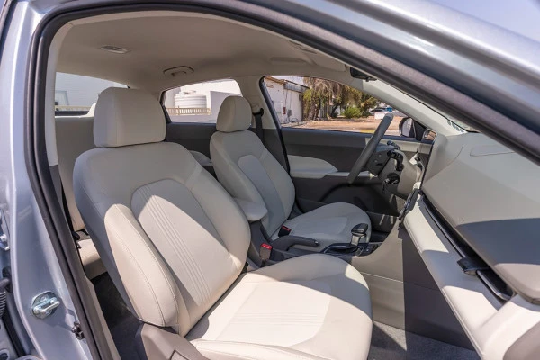  Silver Hyundai Accent Photo 12