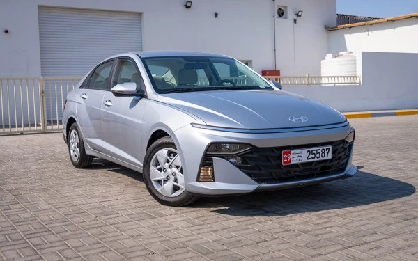  Silber Hyundai Accent Photo 9