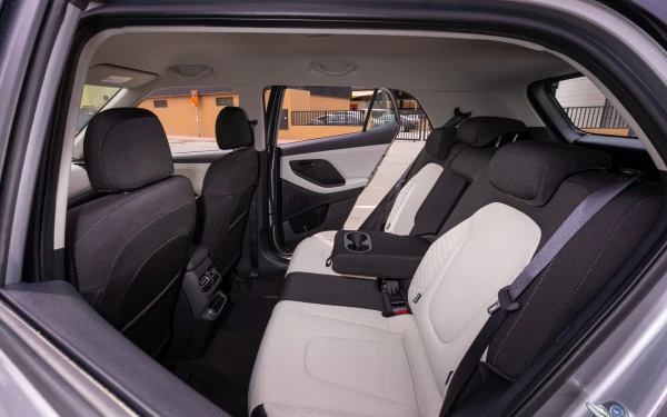  Silver Hyundai Creta Photo 9