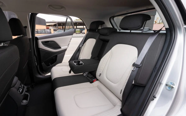  فضة هيونداي كريتا Photo 9