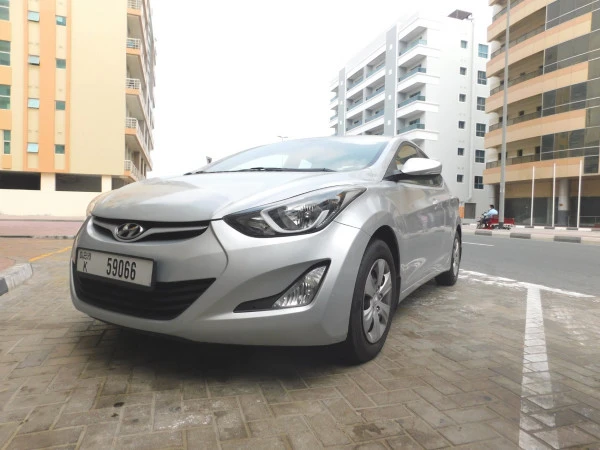  Silver Hyundai Elantra Photo 2