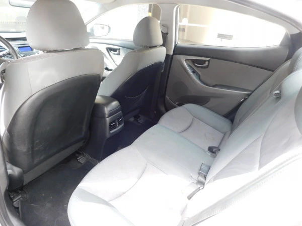  Silver Hyundai Elantra Photo 3