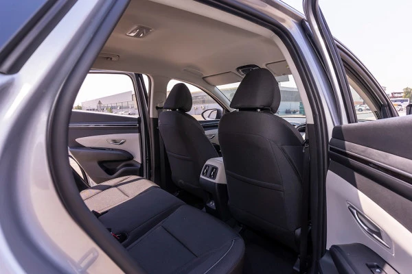  Silber Hyundai Tucson Photo 7