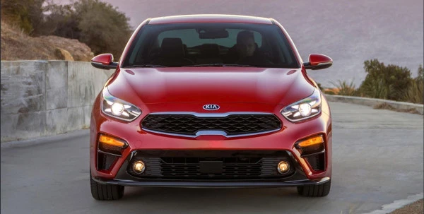  Argento KIA Cerato Photo 2