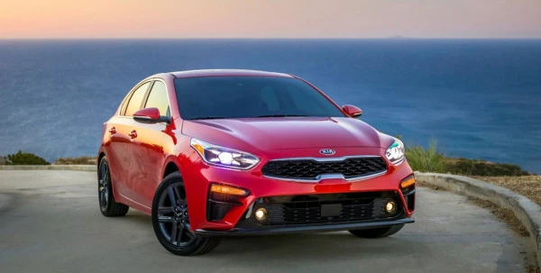  Argento KIA Cerato Photo 3